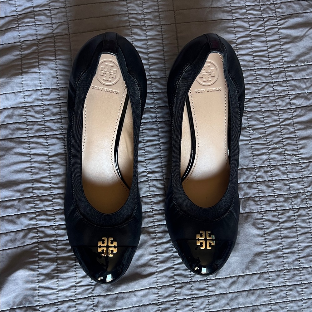 NEW IN BOX Tory Burch Black Wedges with Gold Accents size 10